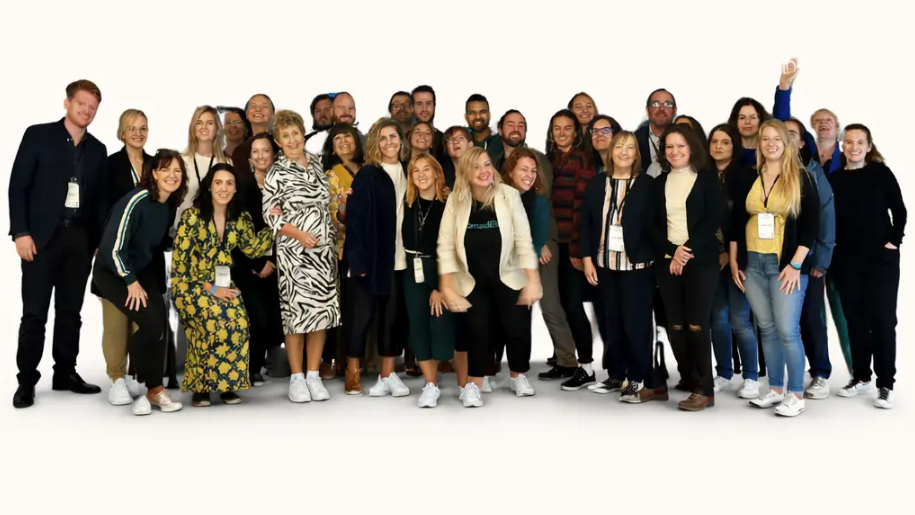 The NomadÉire community